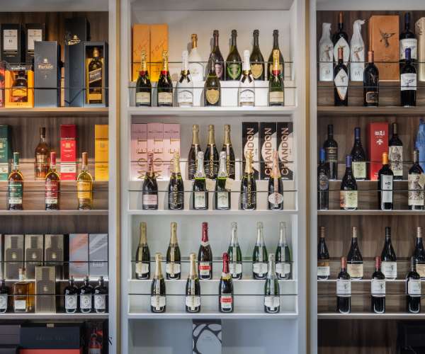 Maridaje Perfecto: Encuentra Vinos y Licores Ideales en Viñales